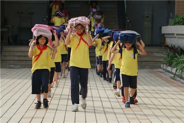 大朗镇新民小学开展防震演练活动