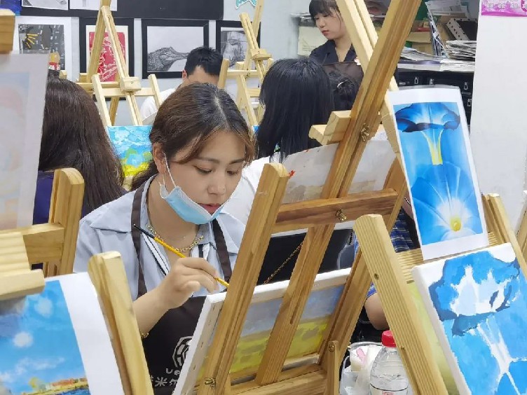 大朗成人油画班带您走进色彩斑斓的世界