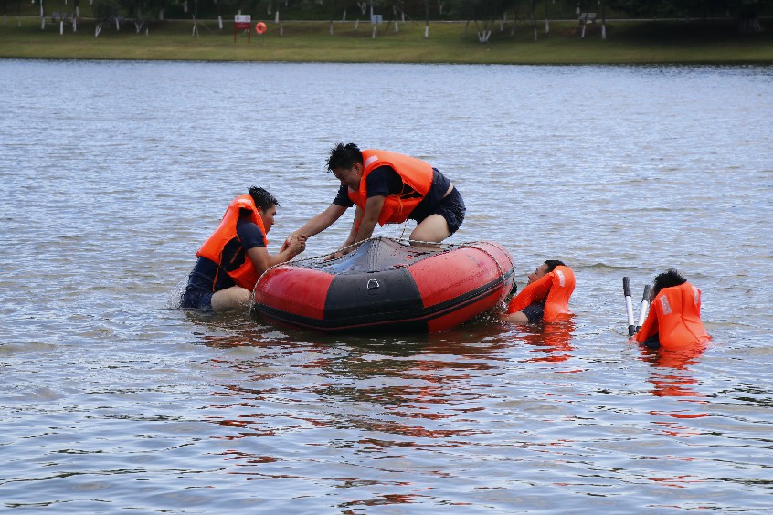 3【标题】大朗专职消防队开展冲锋舟演练 (18)~1.jpg