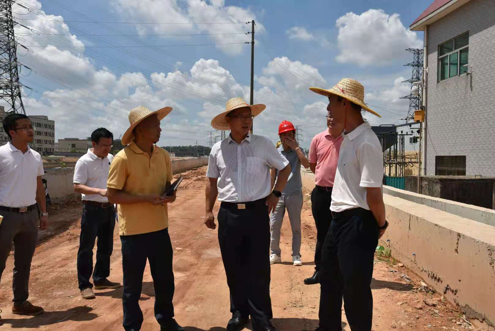 横沥镇委书记,镇第一总河长覃春开展巡河督导工作