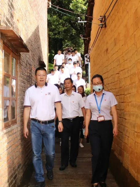 党史学习教育大岭山镇工会干部参加学党史知党恩跟党走主题活动