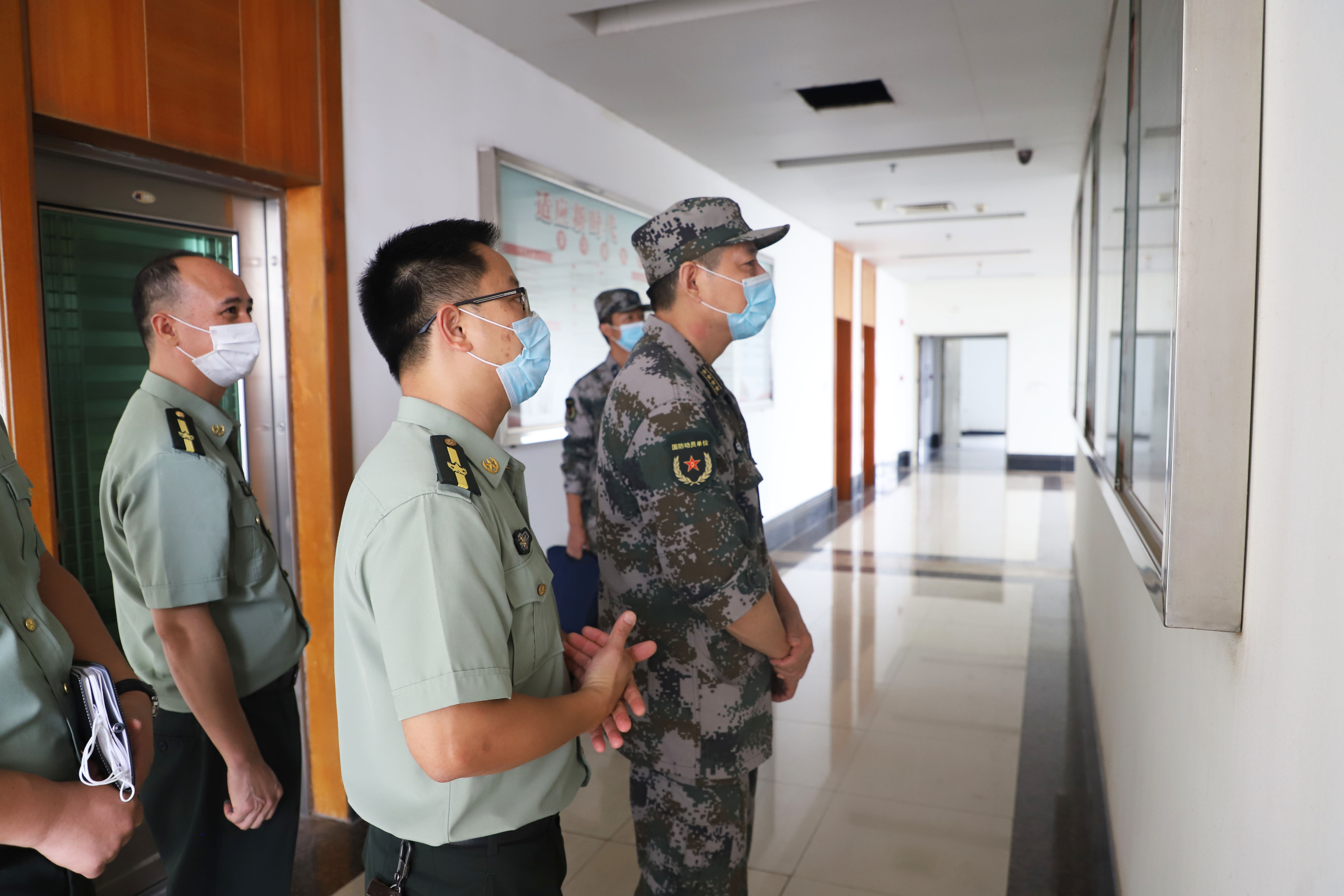 东莞军分区副司令员冯振鹏带队到谢岗镇调研基层武装工作