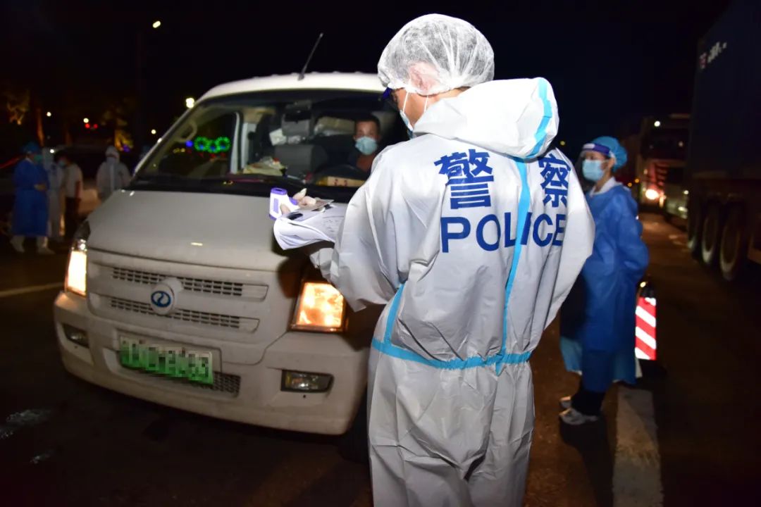 图文同心战疫④逆行出征英勇无畏战疫中的厚警力量