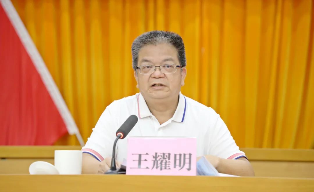 王耀明以"加强党史学习教育,推动中堂高质量发展"为主题,从加强党史