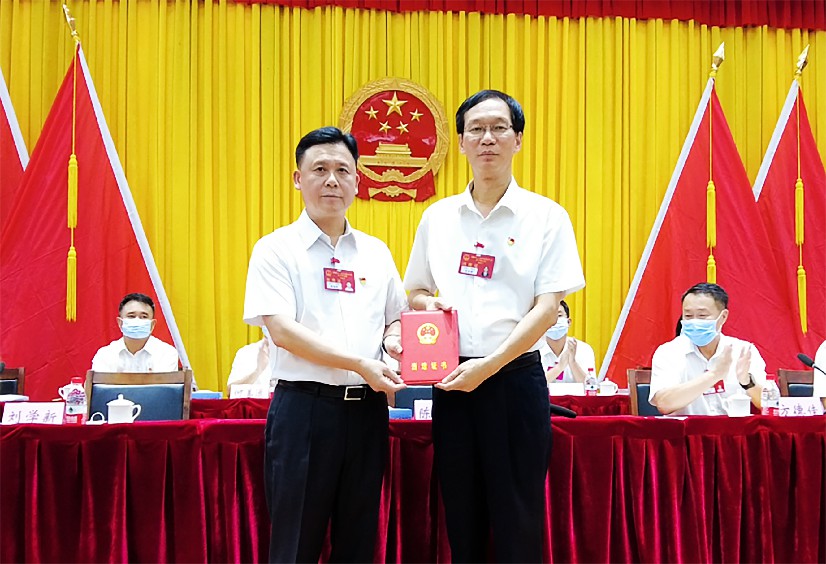 大朗镇第十七届人民代表大会第十四次会议胜利召开