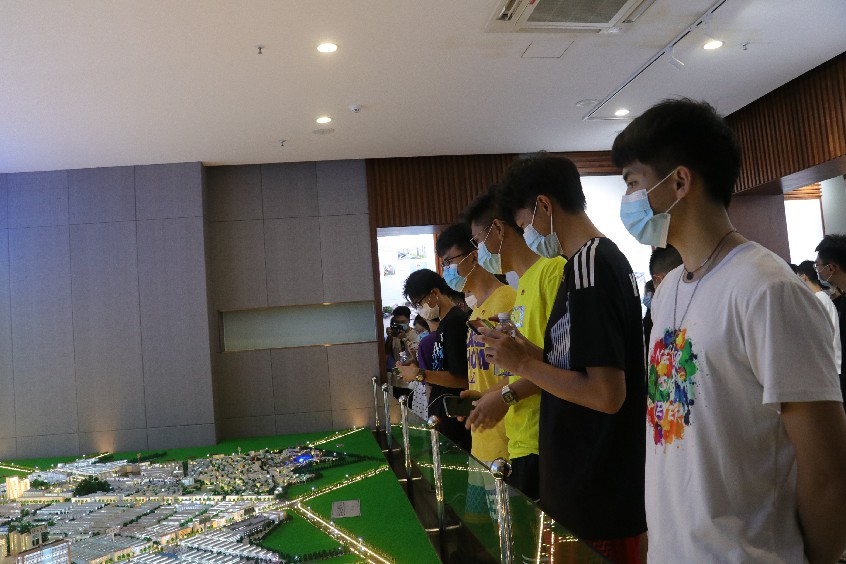 3【标题】大学生参观体验巷头木偶传统文化 (2)~1.jpg