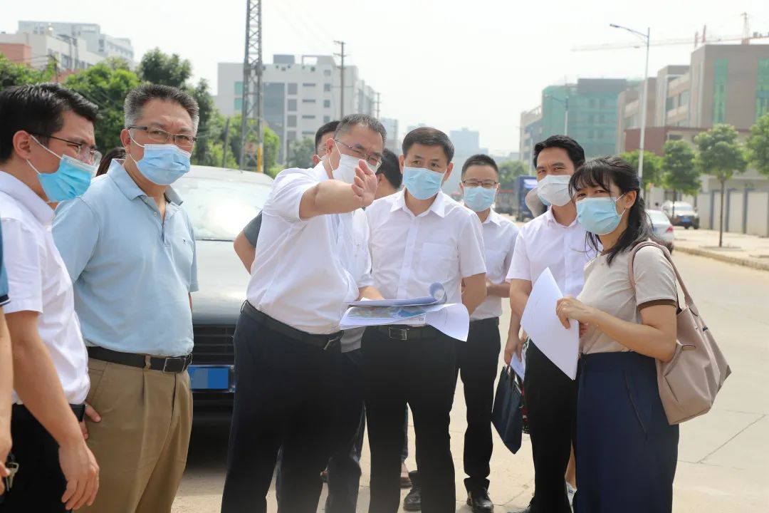 市府辦四級調研員曾明山,莫傑英及市府辦督查三室相