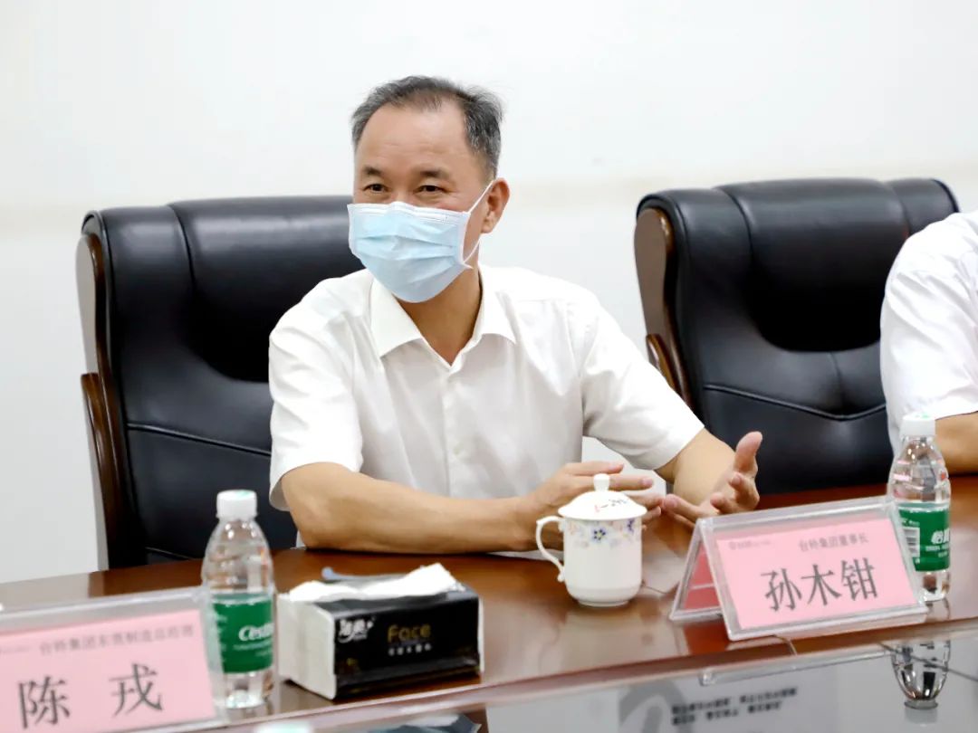 8月19日,镇委书记张拔海带队深入企业调研"工改工"项目推进情况,了解