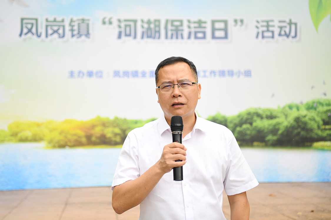 凤岗镇委书记,第一总河长张耀洪,副镇长,副总河长曾柏辉以及凤岗镇