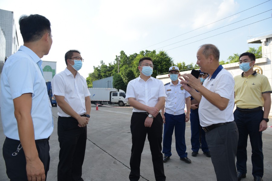 清溪镇委书记叶锦锐,镇长沈志攀分别带队开展中秋国庆节前消防安全