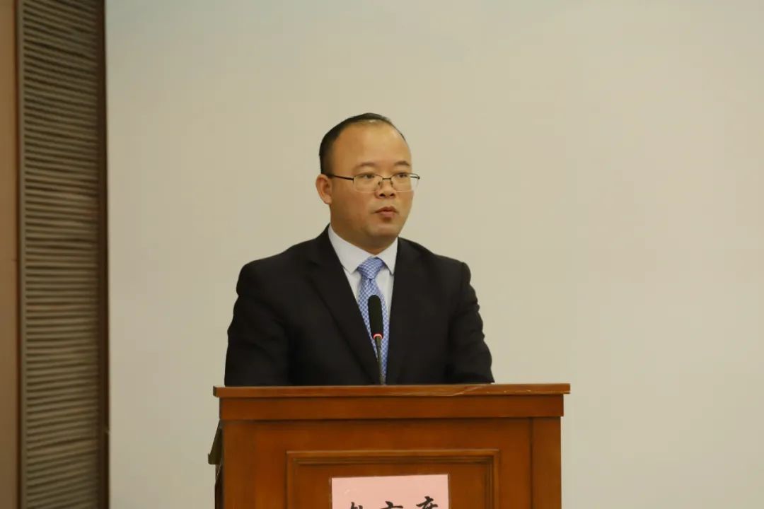 随后,王志伟介绍了银行的基本情况,并表示将继续与大岭山镇人民政府