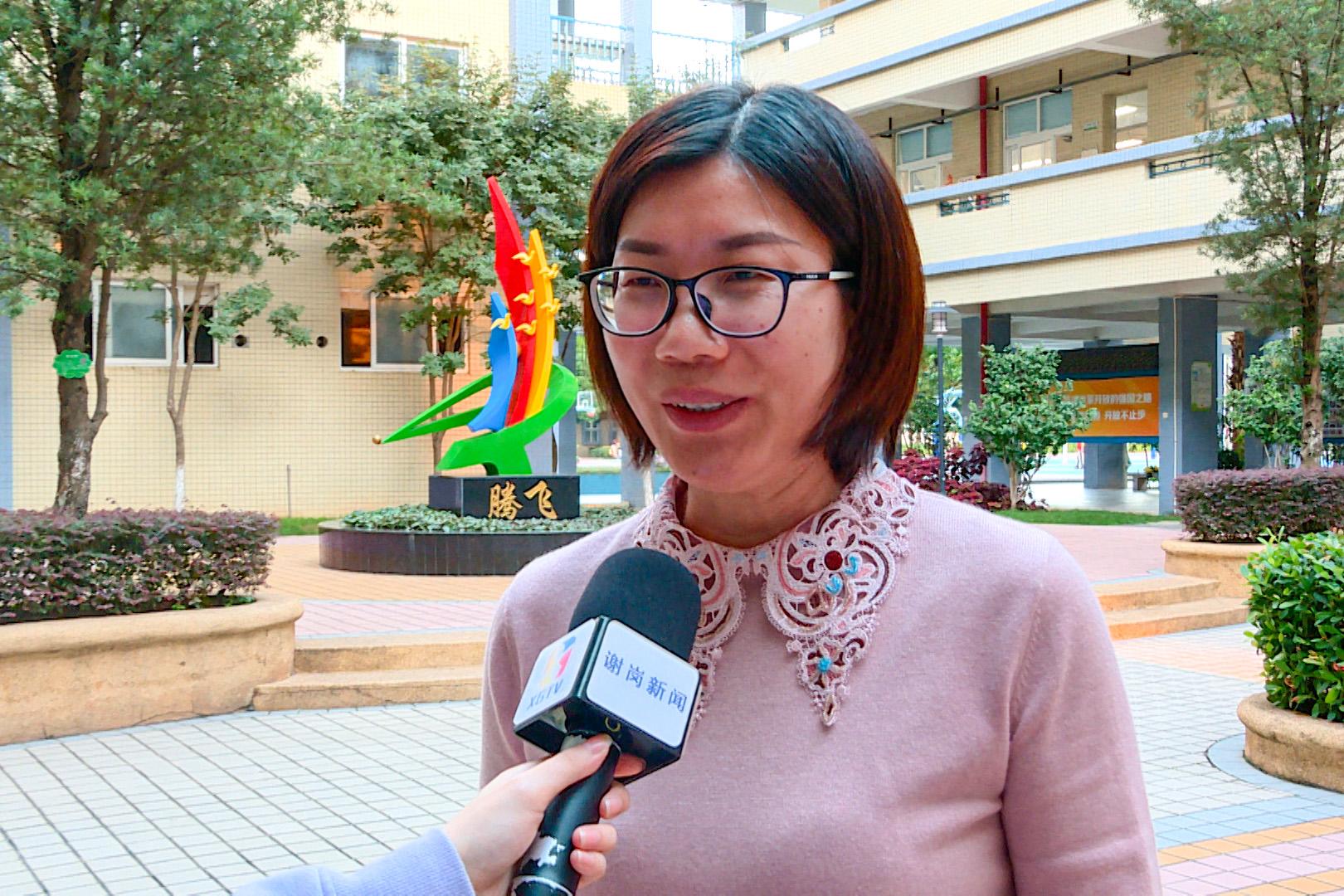 谢岗镇中心小学老师邓爱萍于今年7月赴朱家场镇中心完小支教,这次她以