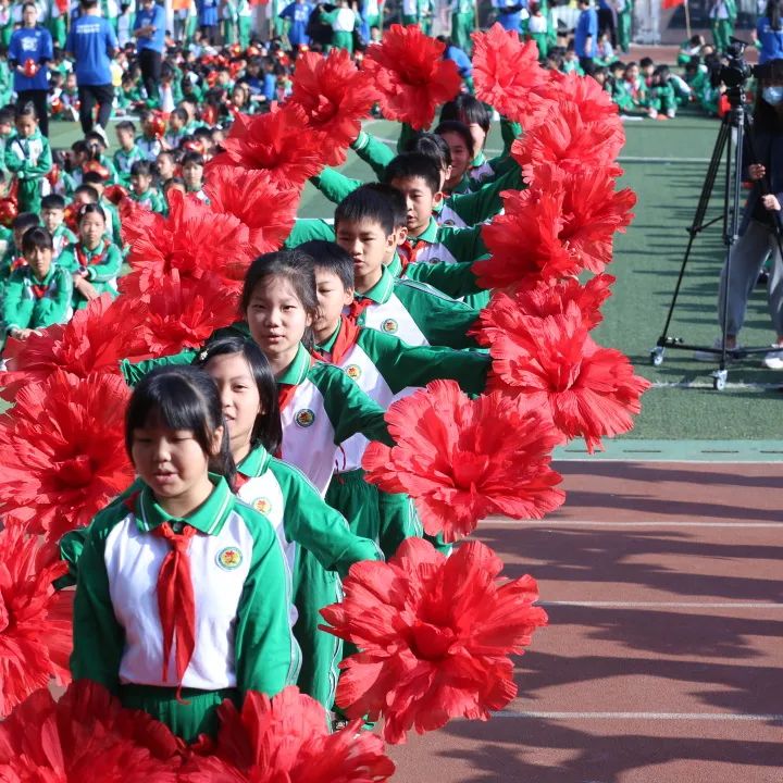 这里超燃大岭山镇中心小学第十届体育节开幕啦