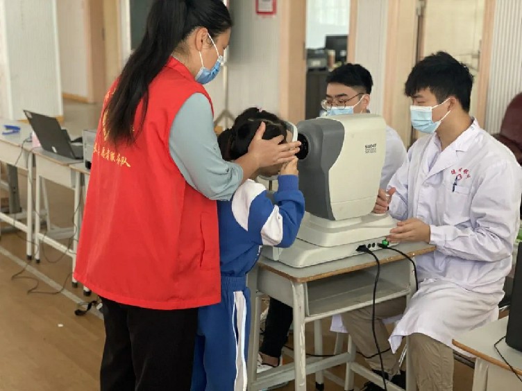大朗镇中心小学:保护视力 让"视"世更精彩