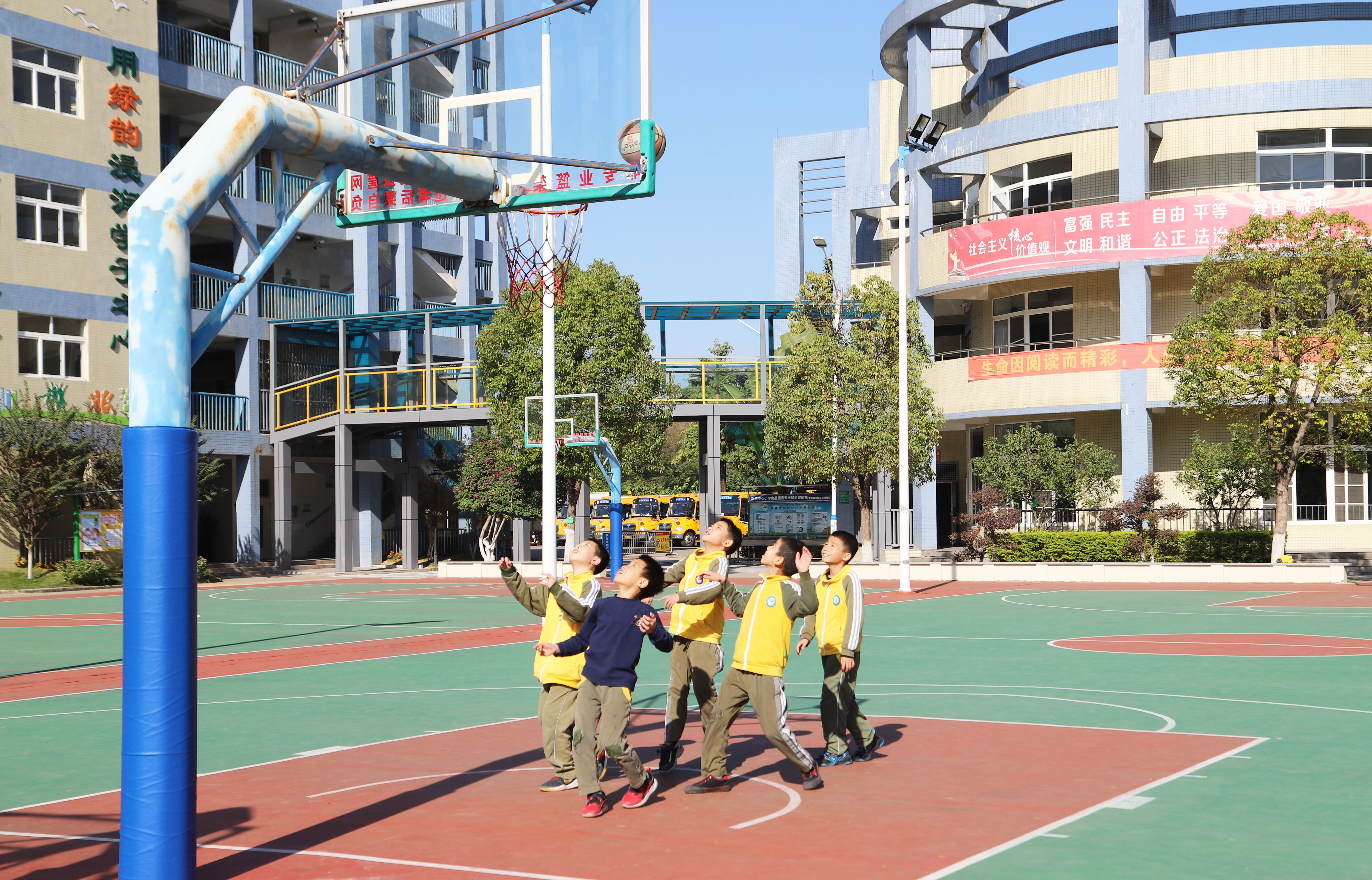 谢岗镇中心小学践行绿韵文化打造品牌学校