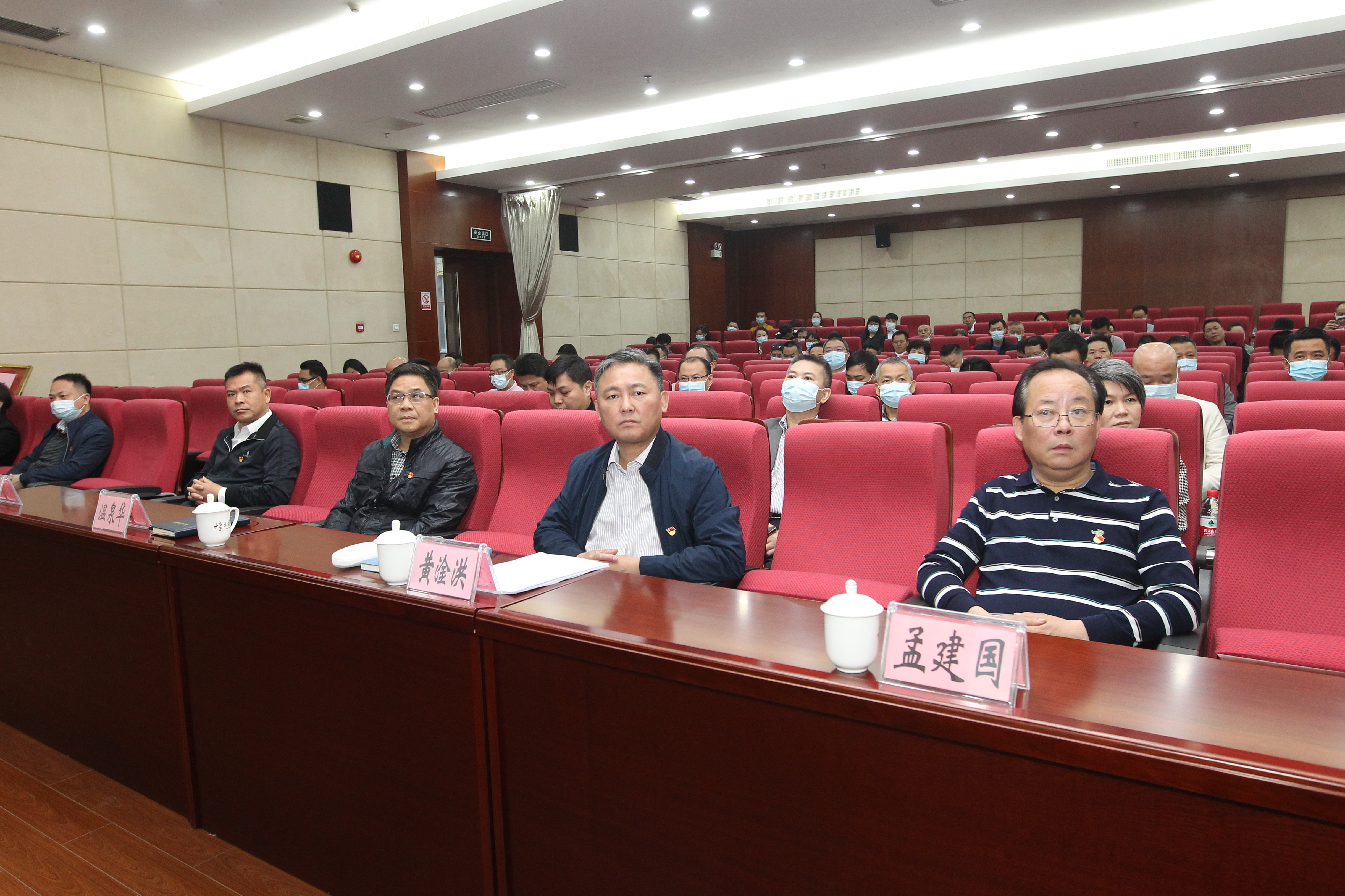镇委书记黄淦洪,镇委副书记孟建国,温泉华等镇领导以及市社科宣讲团