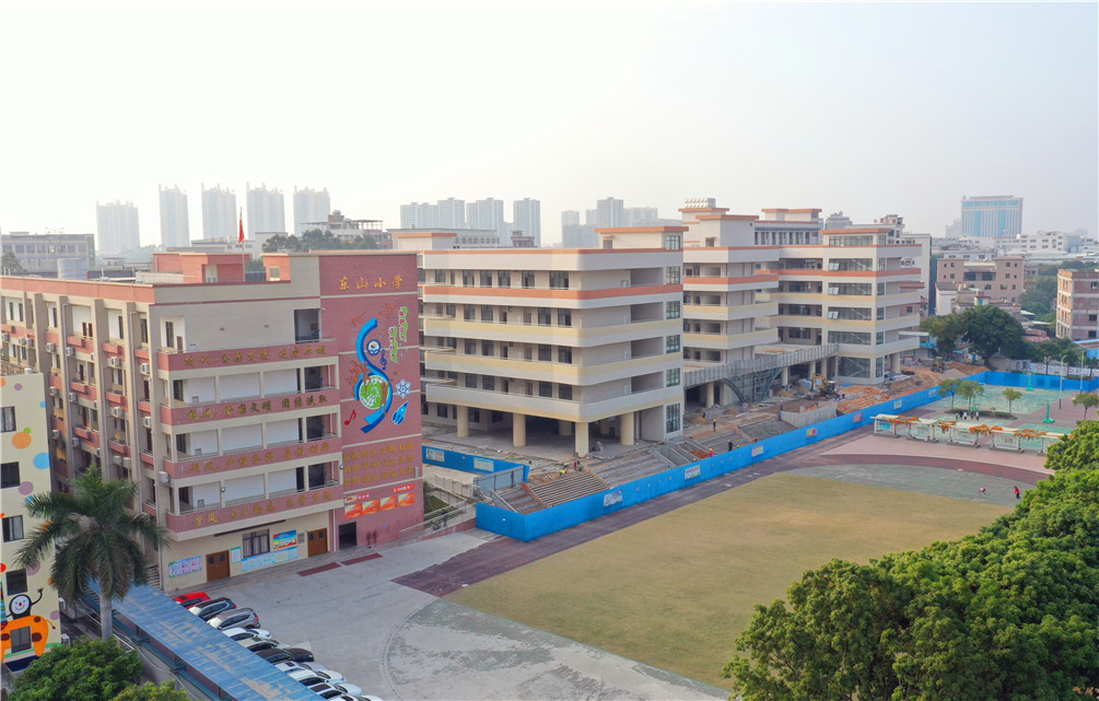 企石中学新建宿舍楼和饭堂工程,总投资约2179万元,目前已完工使用