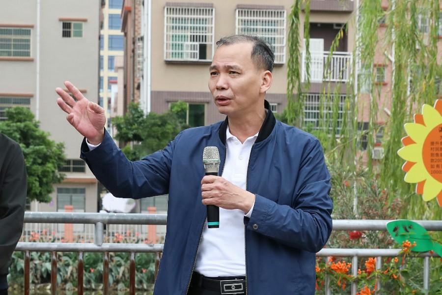 茶山镇委书记黄锦发,镇委副书记,镇长黄丽香等镇领导班子成员,相关