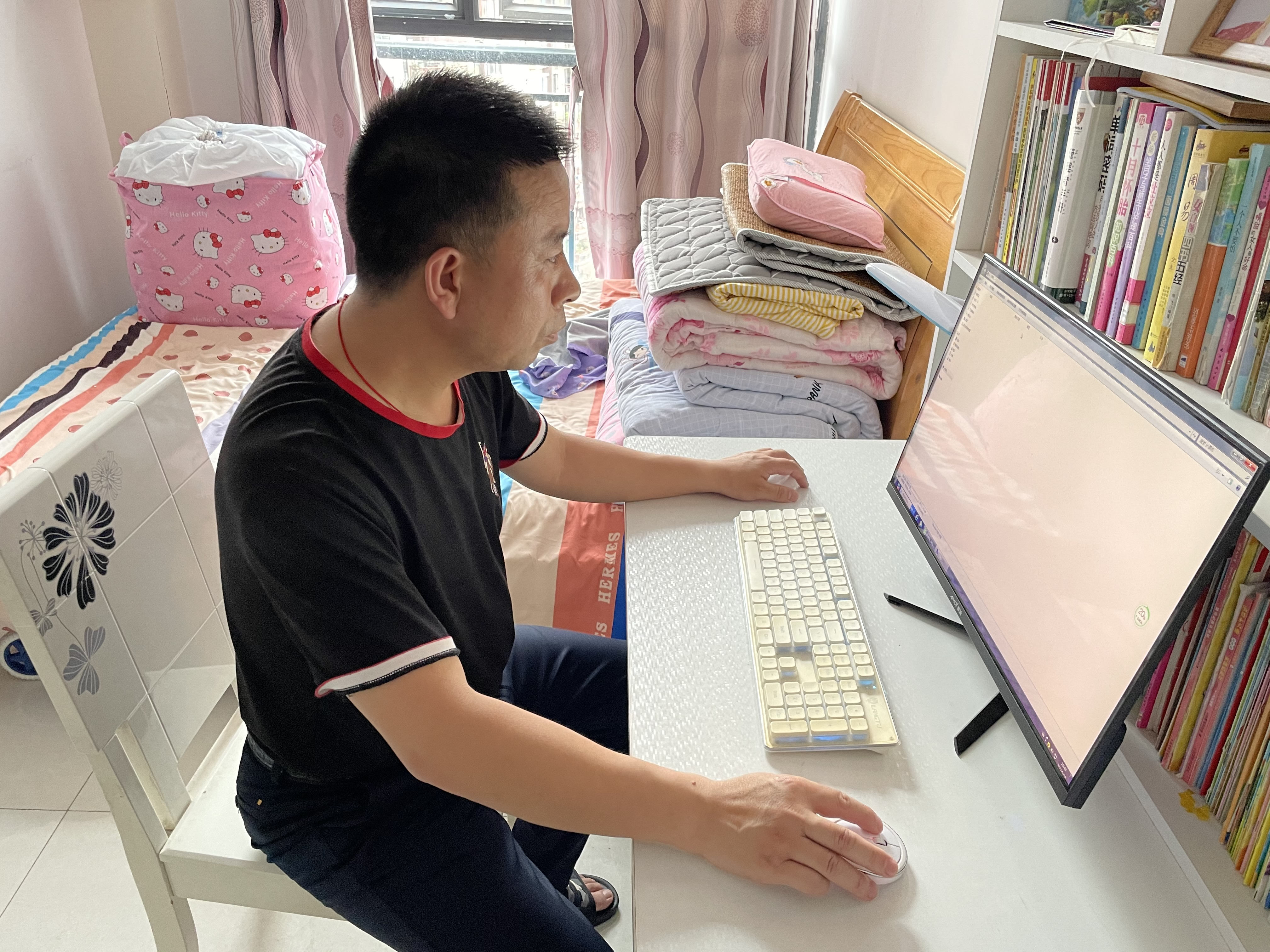 居家慢生活市民静心助力东莞疫情防控