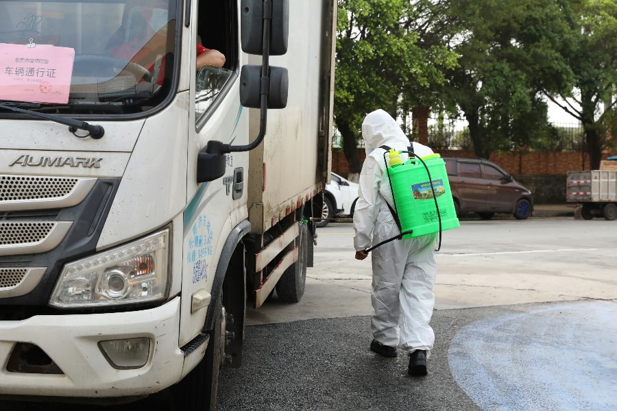 並要求茶山鎮要在從嚴從緊從細做好疫情防控的基礎上,積極貫徹落實