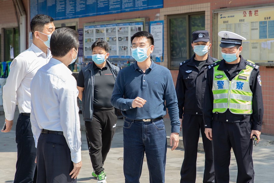 虎门镇党委副书记,镇长吴庆球,镇党委委员,纪委书记张建文,副镇长