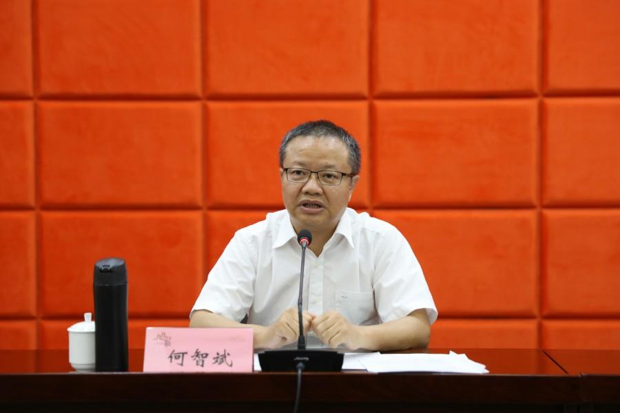 20220413茶山镇疫情防控工作集体约谈  何智斌 谢锐坚 (1).jpg