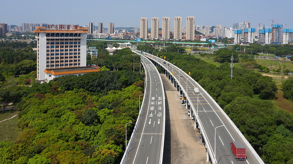 广深高速公路将改扩建为双向10车道