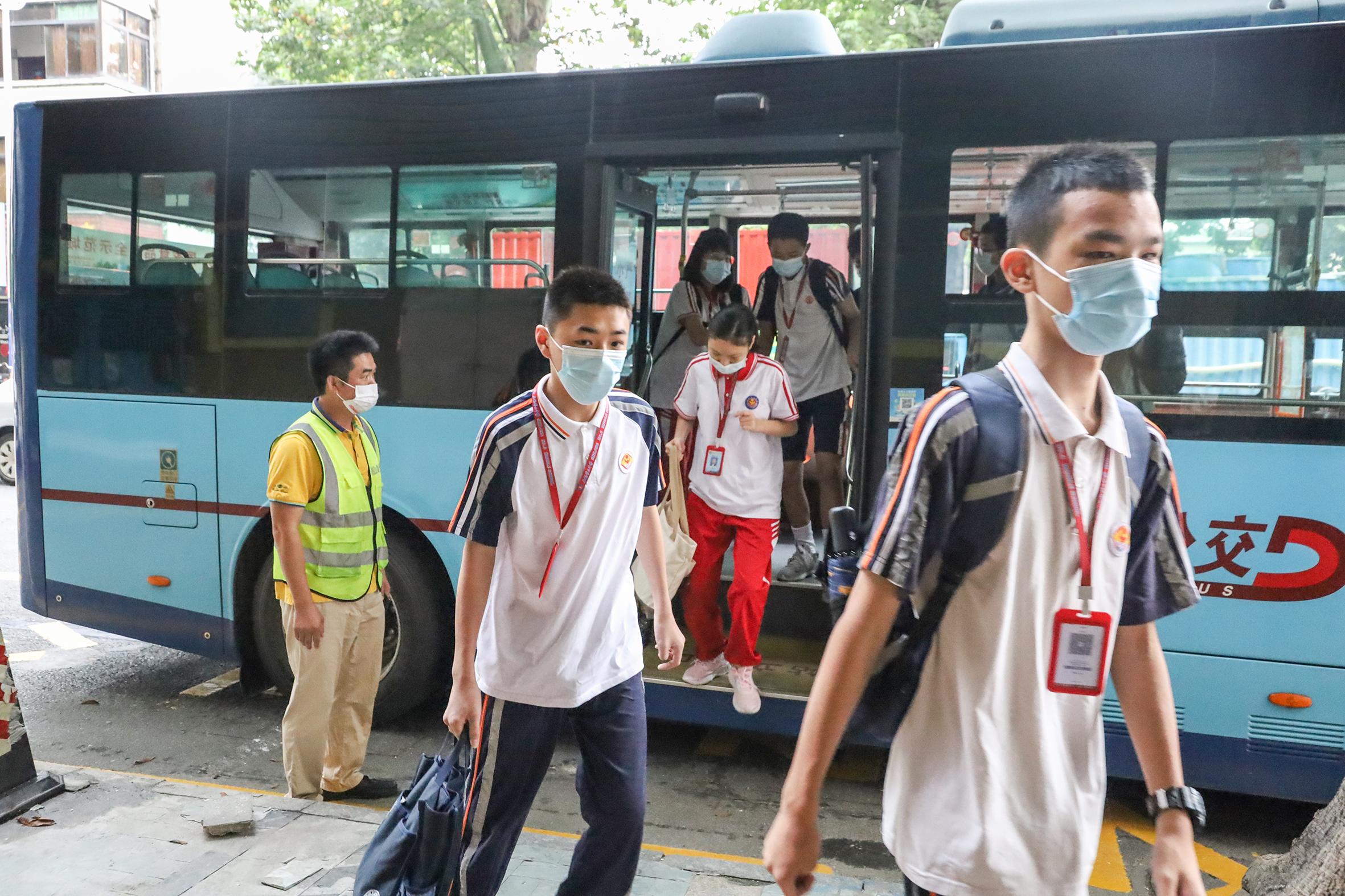 石龙点对点接送学生公交专线广受好评