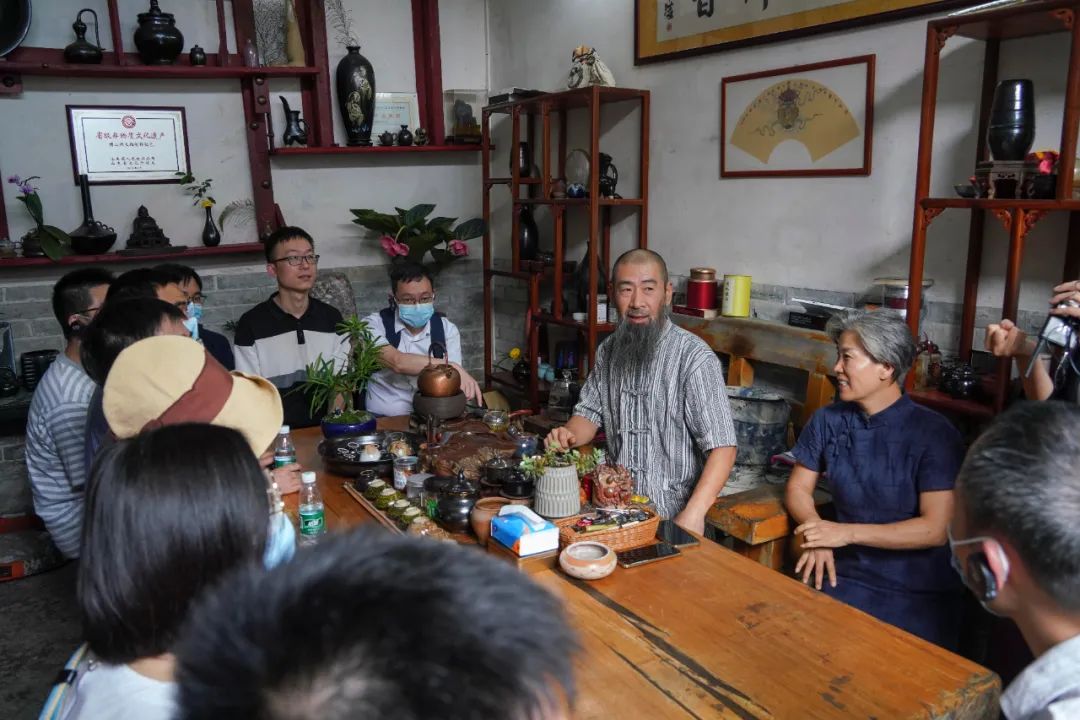 和麻石路,分别到王欢来工作室(敬如公祠,周祖嵘工作室(李凤池故居)