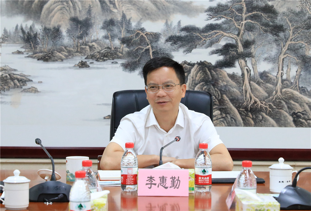 企石镇委书记李惠勤听取教育工作专题汇报