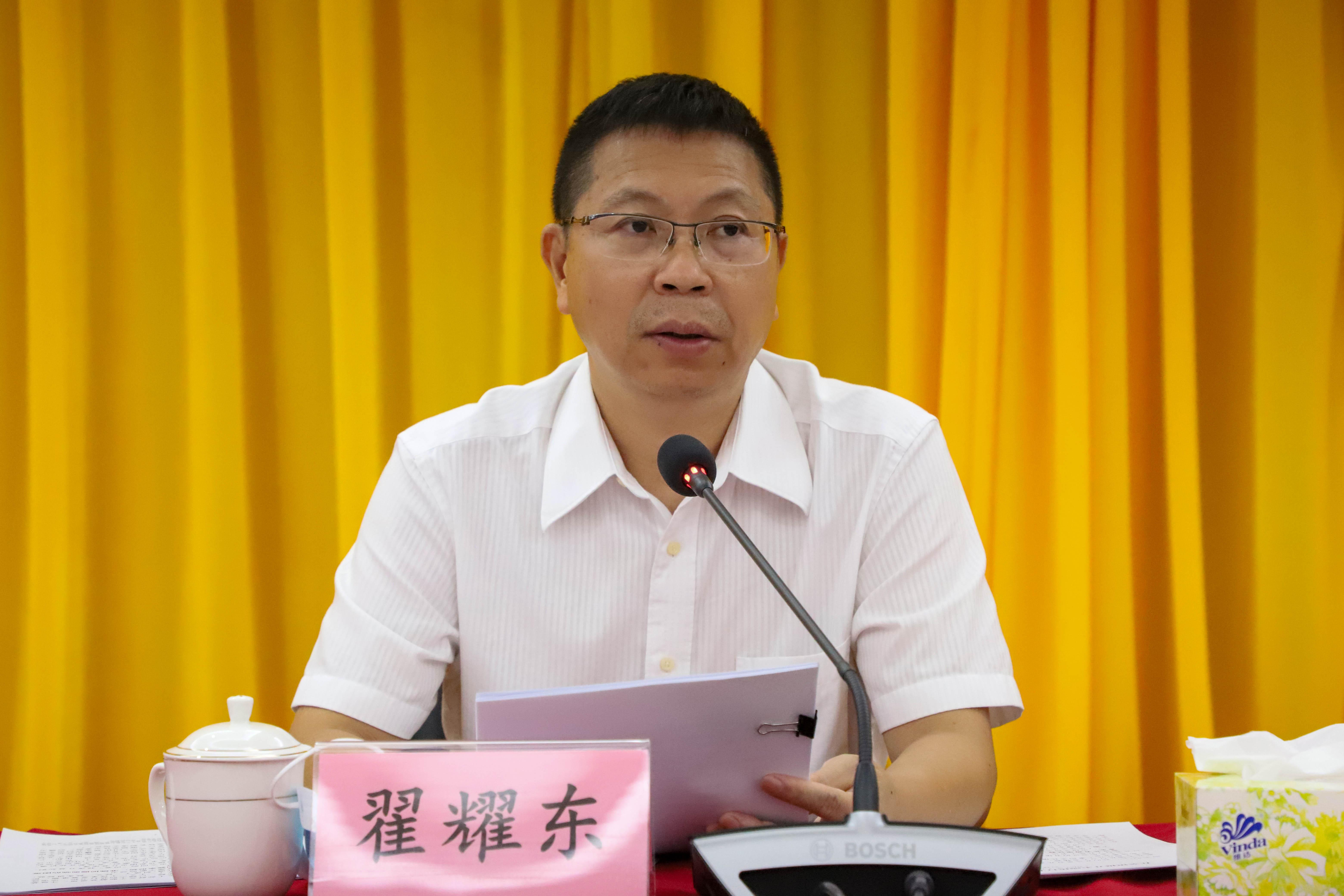 桥头镇委书记翟耀东,镇委副书记,镇长刘锦棠等镇领导班子成员,各办公