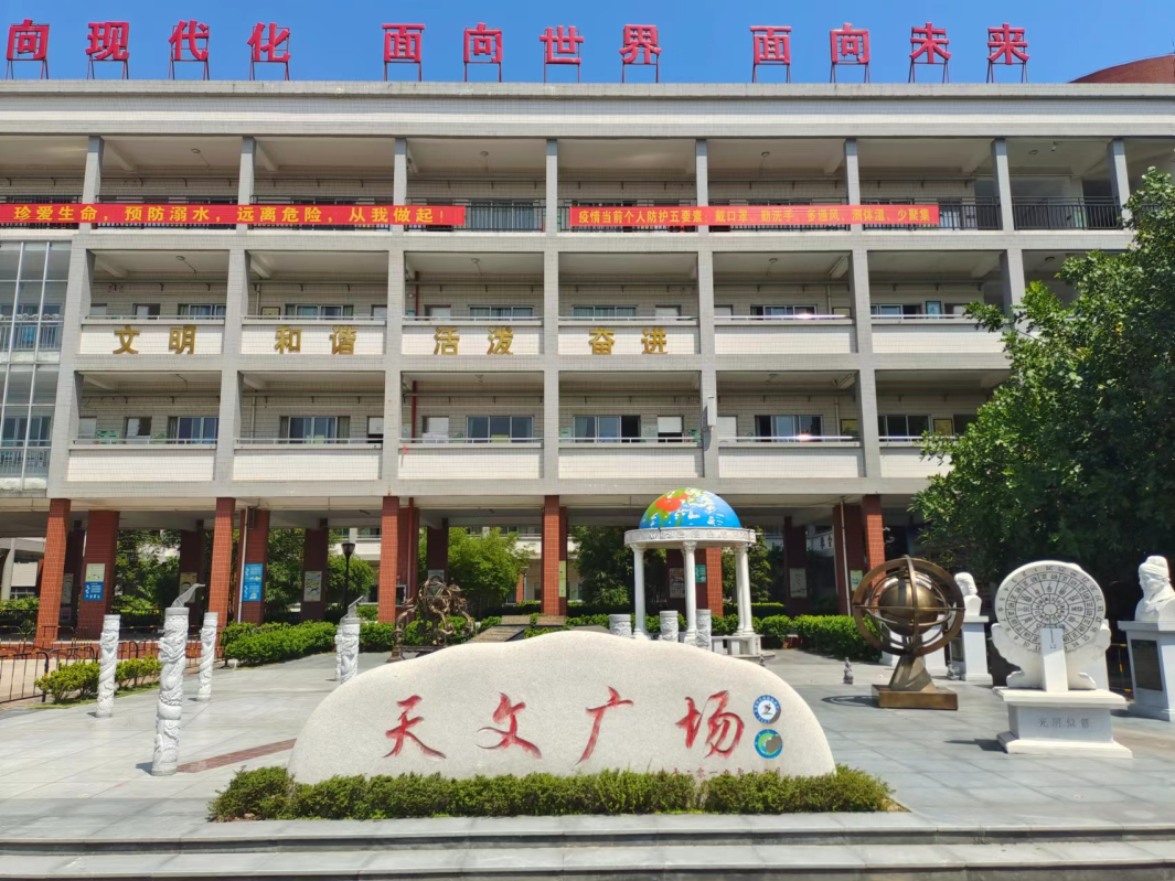 【幸福石排】夜观月球表面,石排这所小学科教氛围拉满