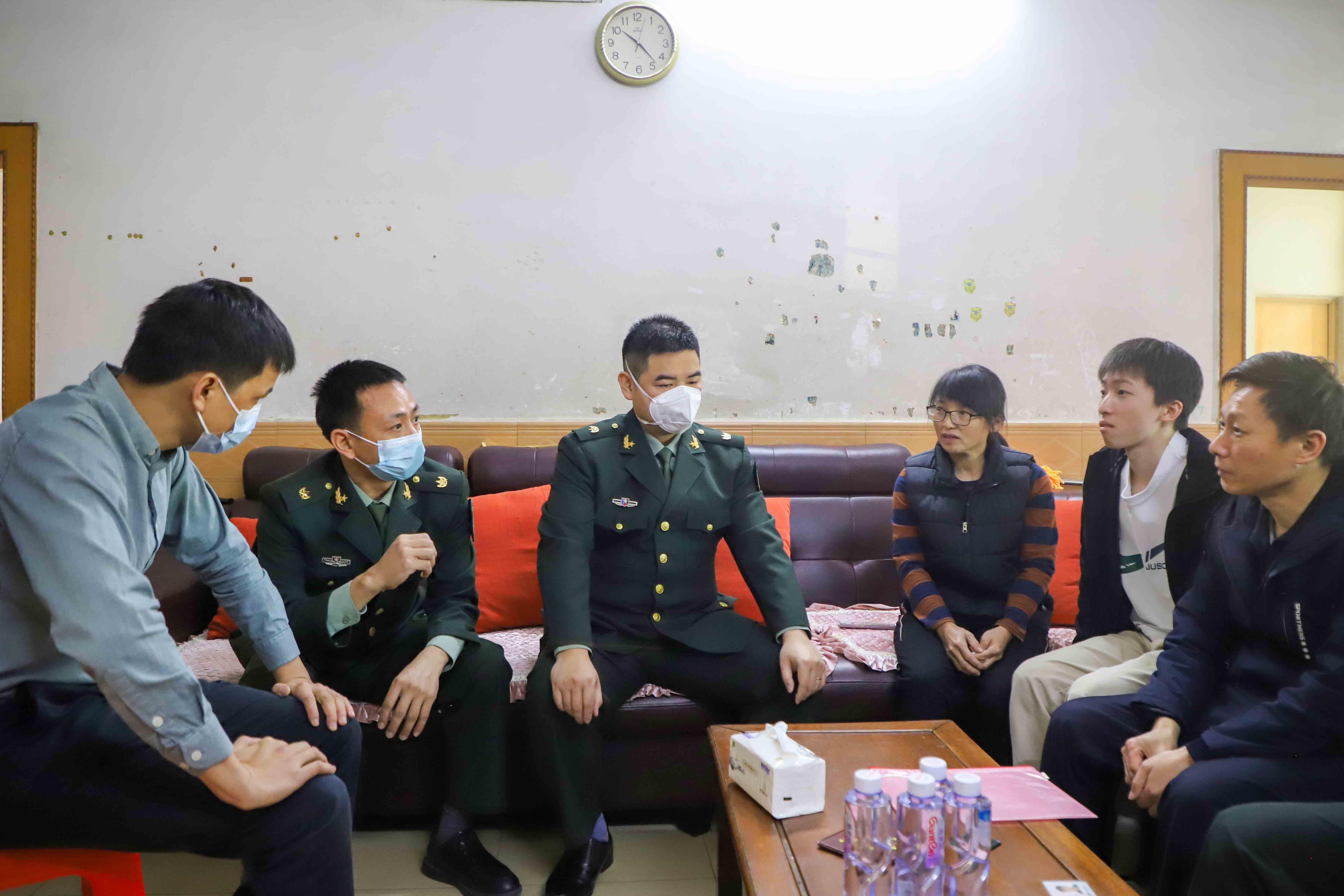 征兵家访面对面 严把兵员质量关