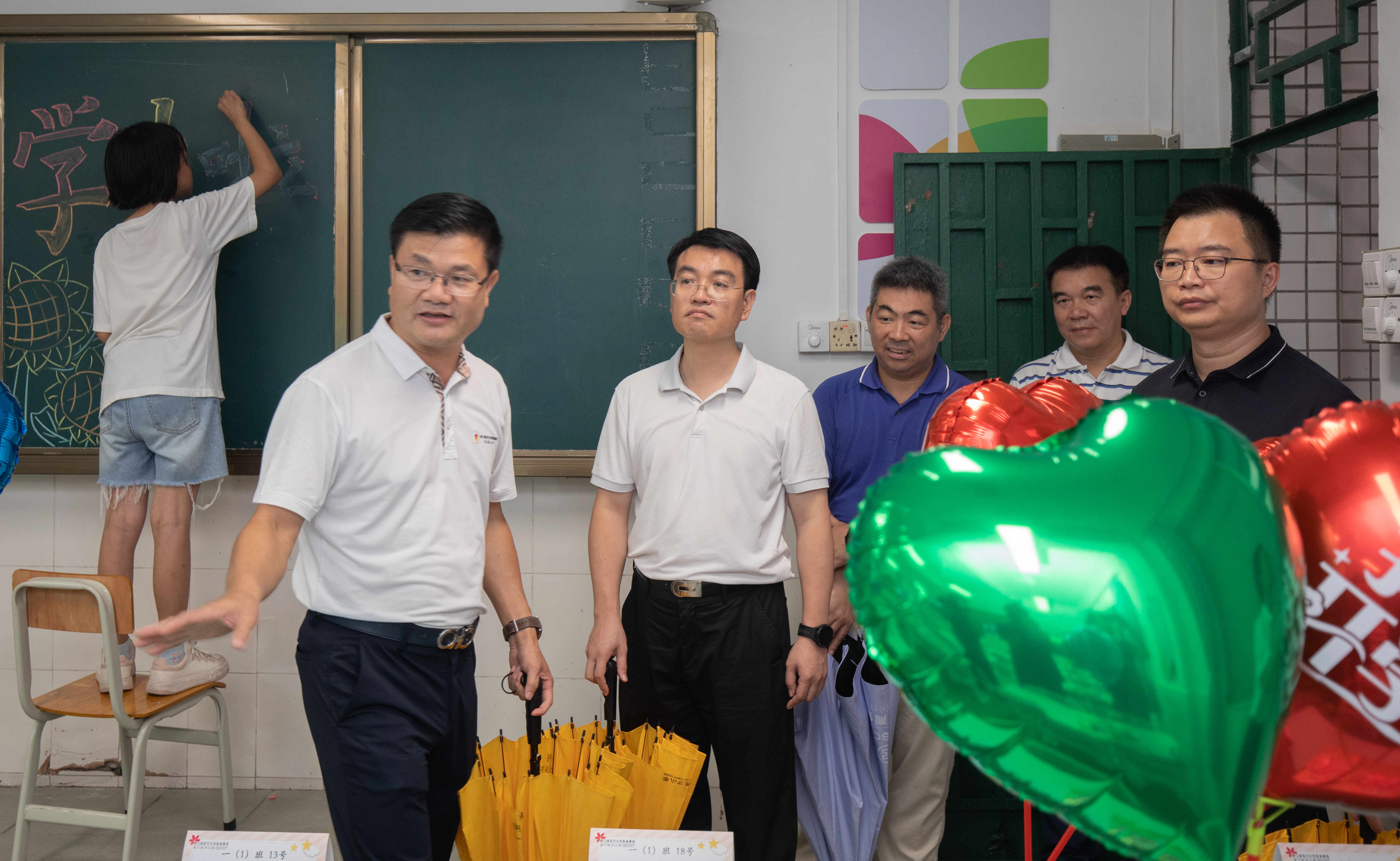 吴庆球对该校开学前准备表示肯定,希望学校进一步增强安全意识,形成