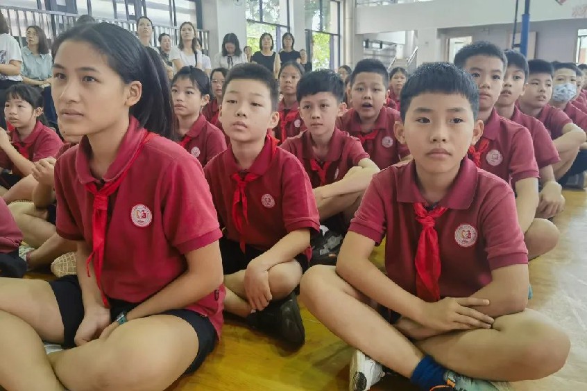 大朗镇中心小学第3周升旗仪式暨校长思政第一课