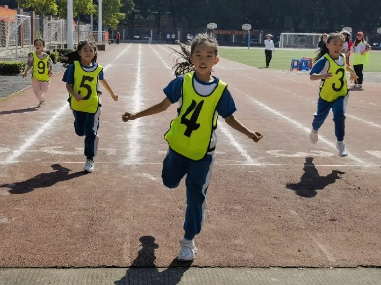 大朗镇中心小学:运动燃激情 金秋展风采