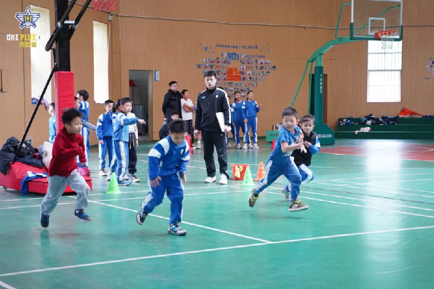 组队啦！大朗镇全面搭建青少年篮球人才梯队 (5).jpg