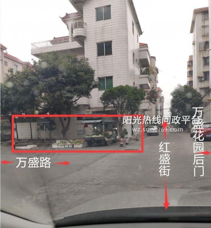 万江万红村万盛路6巷1号万盛花园后门的t字位乱摆卖